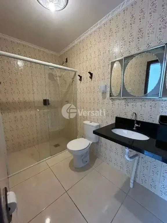Casa com 3 dormitórios, 3 banheiros e varanda