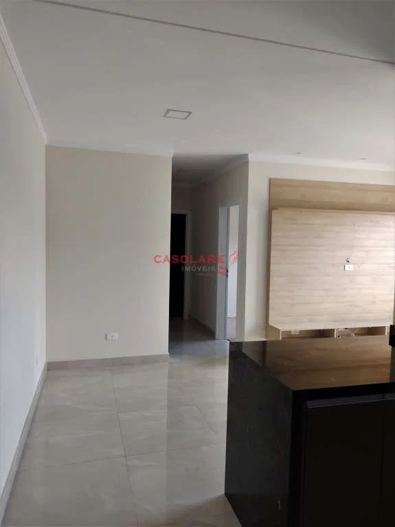 Apartamento com 2 quartos e cozinha fechada