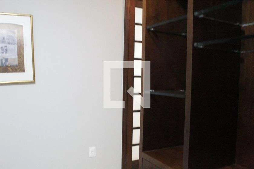 800 m² house with 5 bedrooms and a private-use pool — photo 9