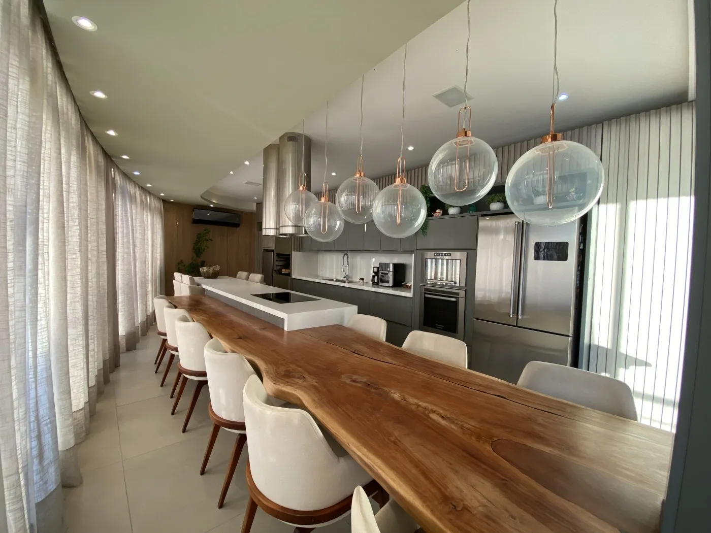 318 m² apartment with a bathtub and a water view — photo 24