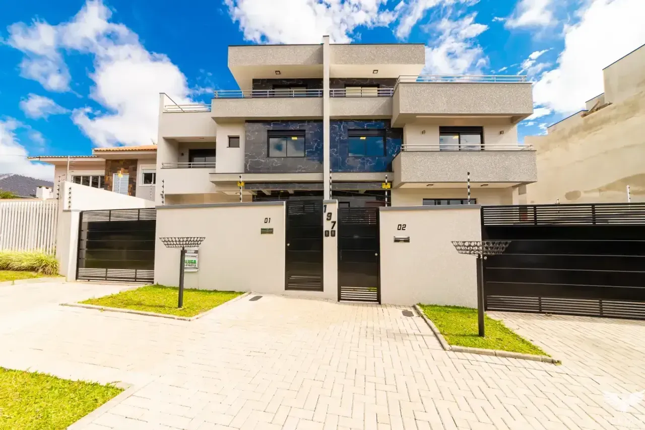 Unfurnished 230 m² house with 3 bedrooms and 2 parking spots