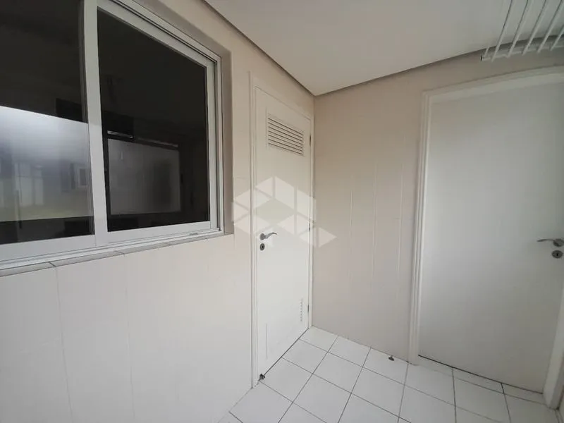 Apartamento com piso de madeira ou laminado, Itacorubi Norte — photo 17