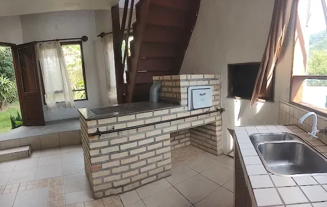 One-bedroom house with a fireplace in Florianópolis — photo 13