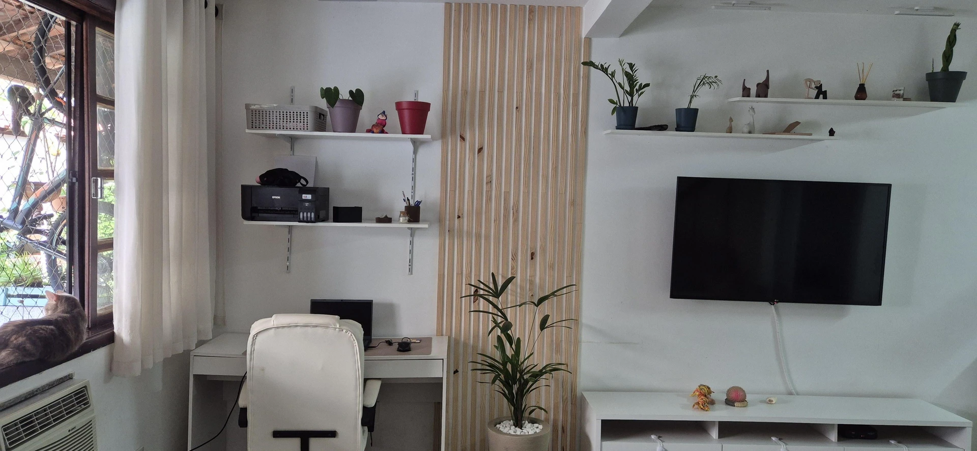 30 m² studio with a washing machine and a home office — photo 3