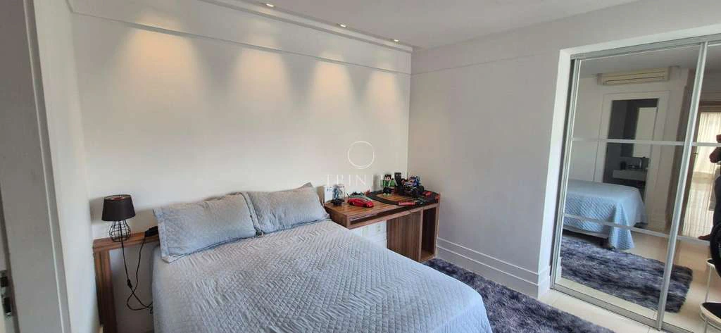 Furnished apartment with 4 en-suite bedrooms and balcony — photo 38