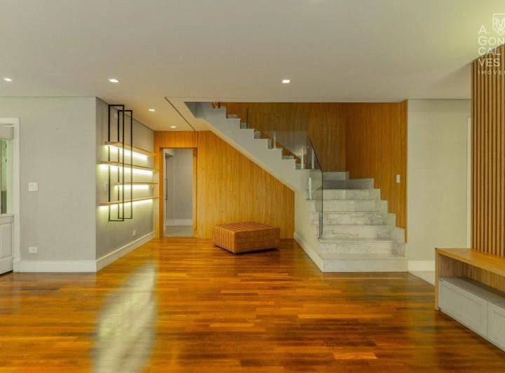 House with 4 bedrooms and 6 parking spaces, 1110 m² — photo 3