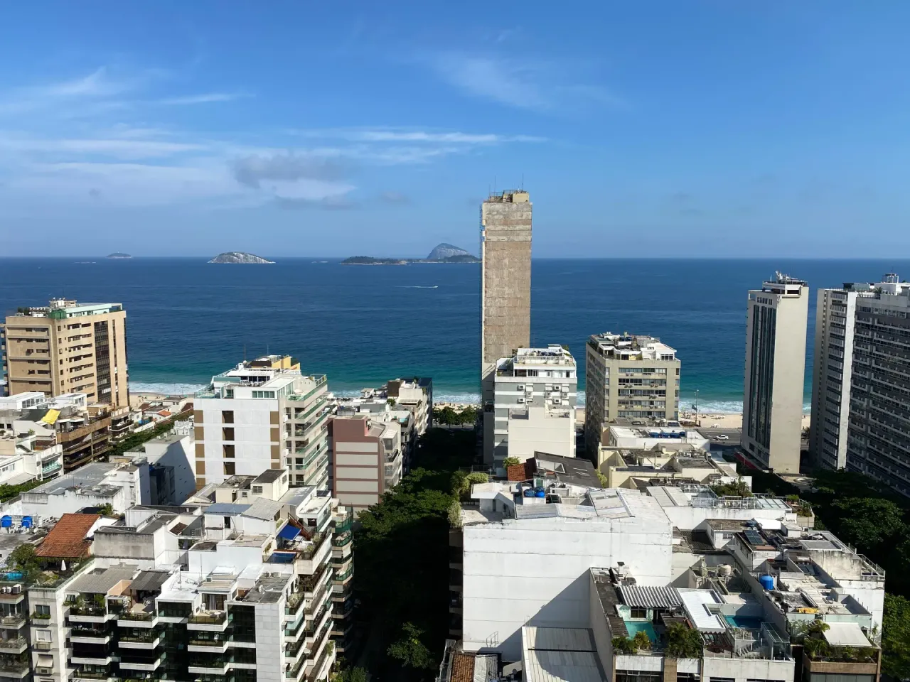 Furnished 1-bedroom apartment with city and water view — photo 12