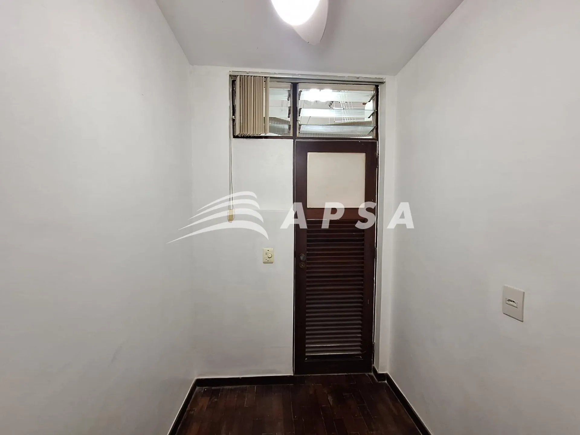 4-bedroom apartment in a building with a sauna — photo 30