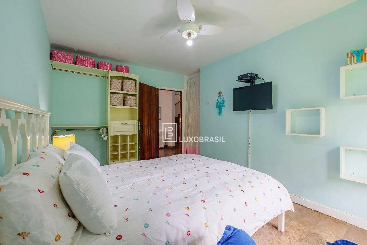 Triplex house with 4 bedrooms and 5 bathrooms with balcony — photo 19