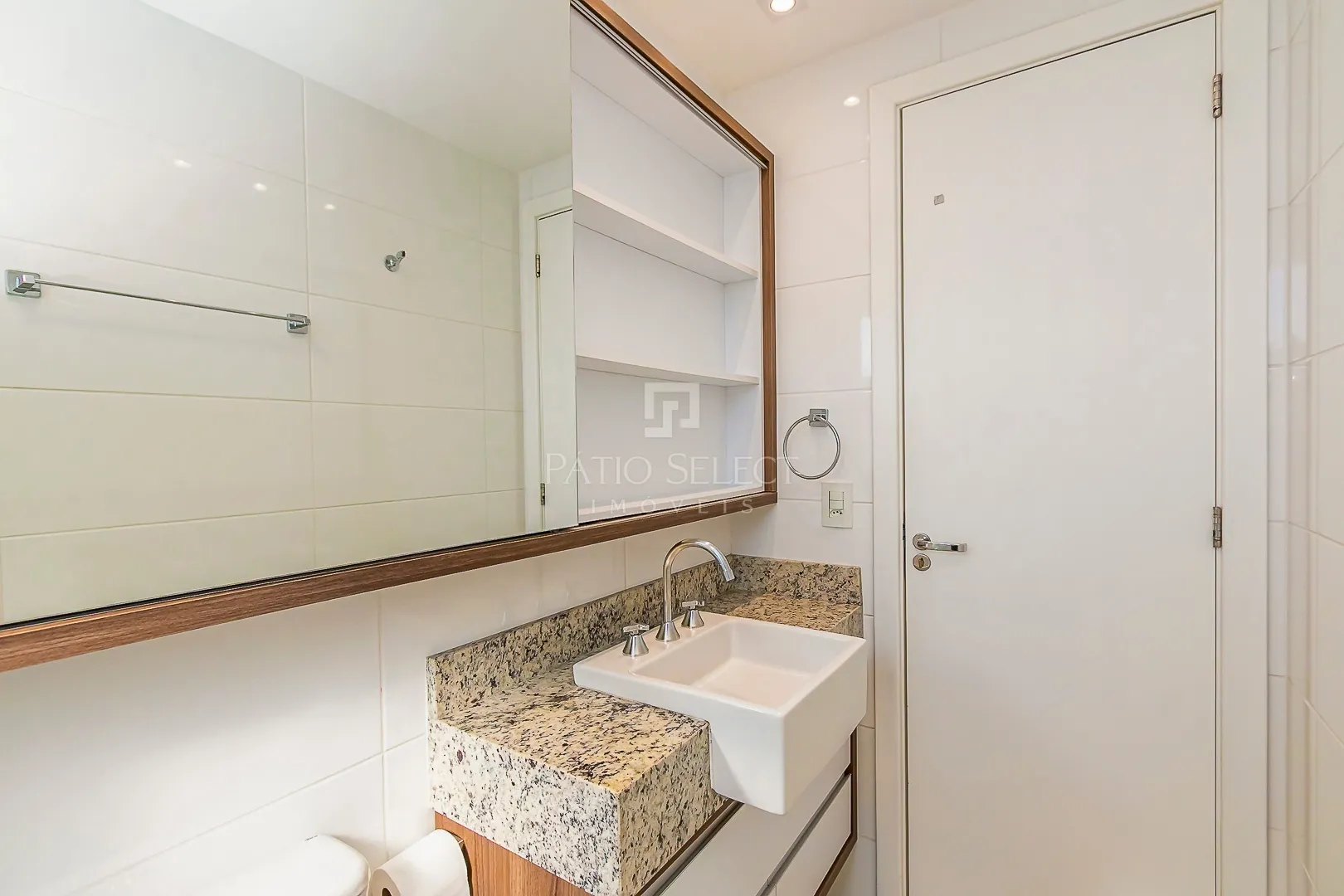 Apartment on the 8th floor with a glass-enclosed balcony — photo 32