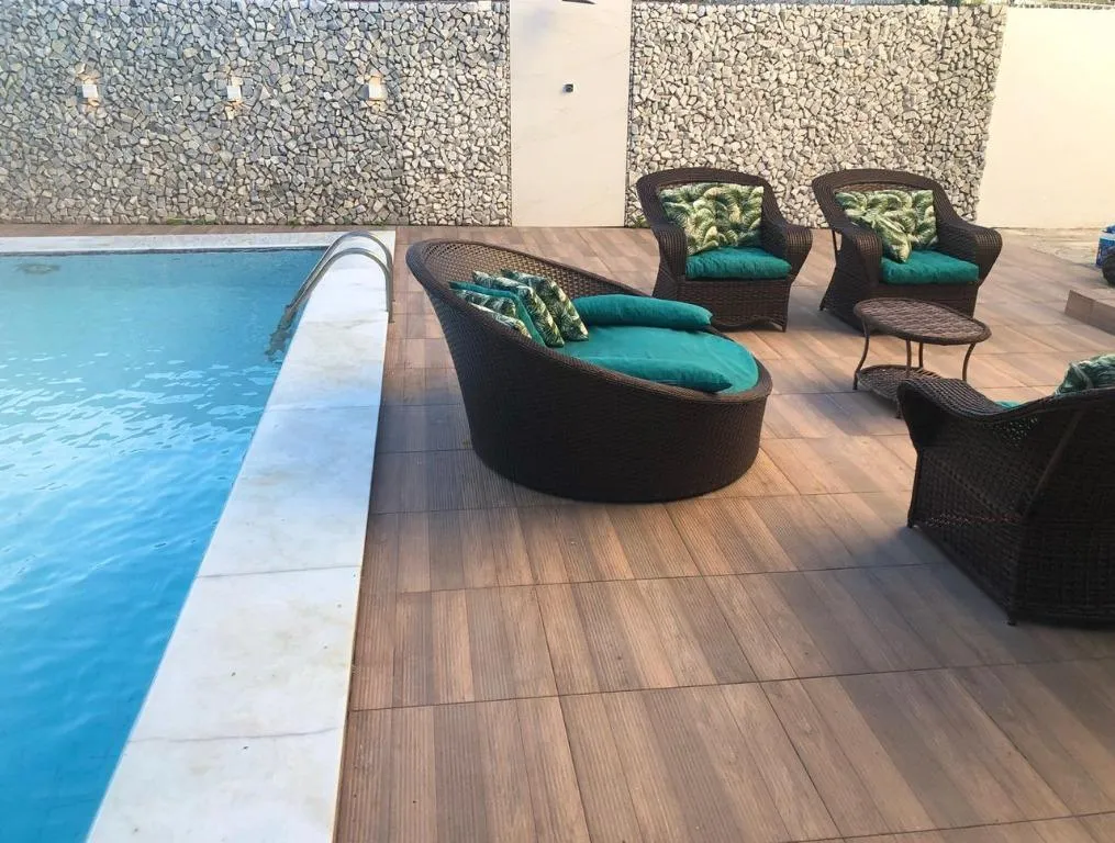 Furnished 6-bedroom house with pool and private garden — photo 3