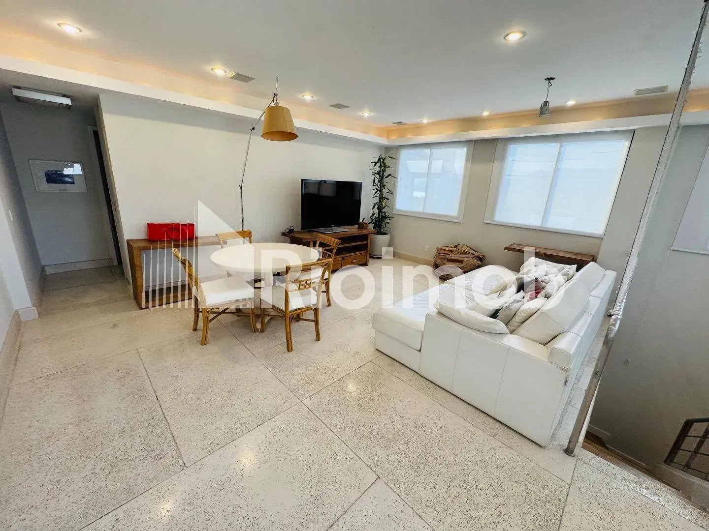 Unfurnished apartment with 5 bedrooms and 5 bathrooms — photo 32