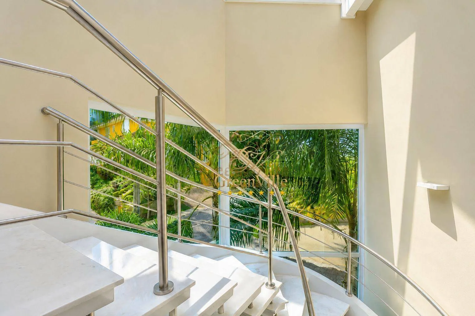 House with 4 en-suite bedrooms and private BBQ — photo 4