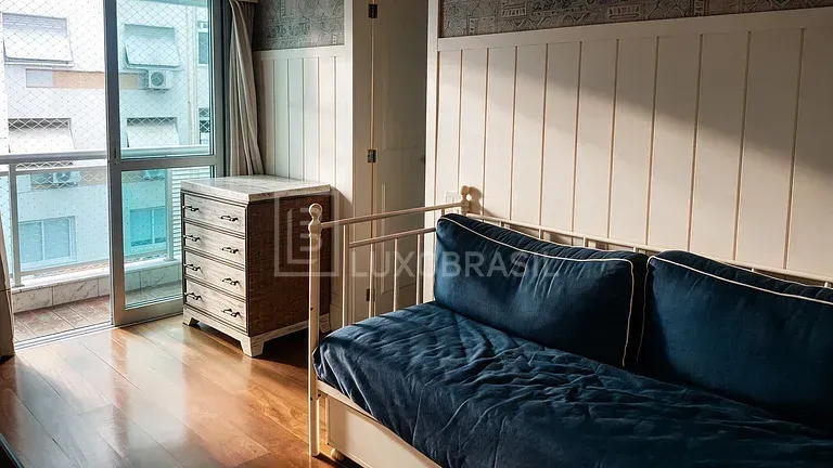 2-bedroom apartment in a building with a gym — photo 14
