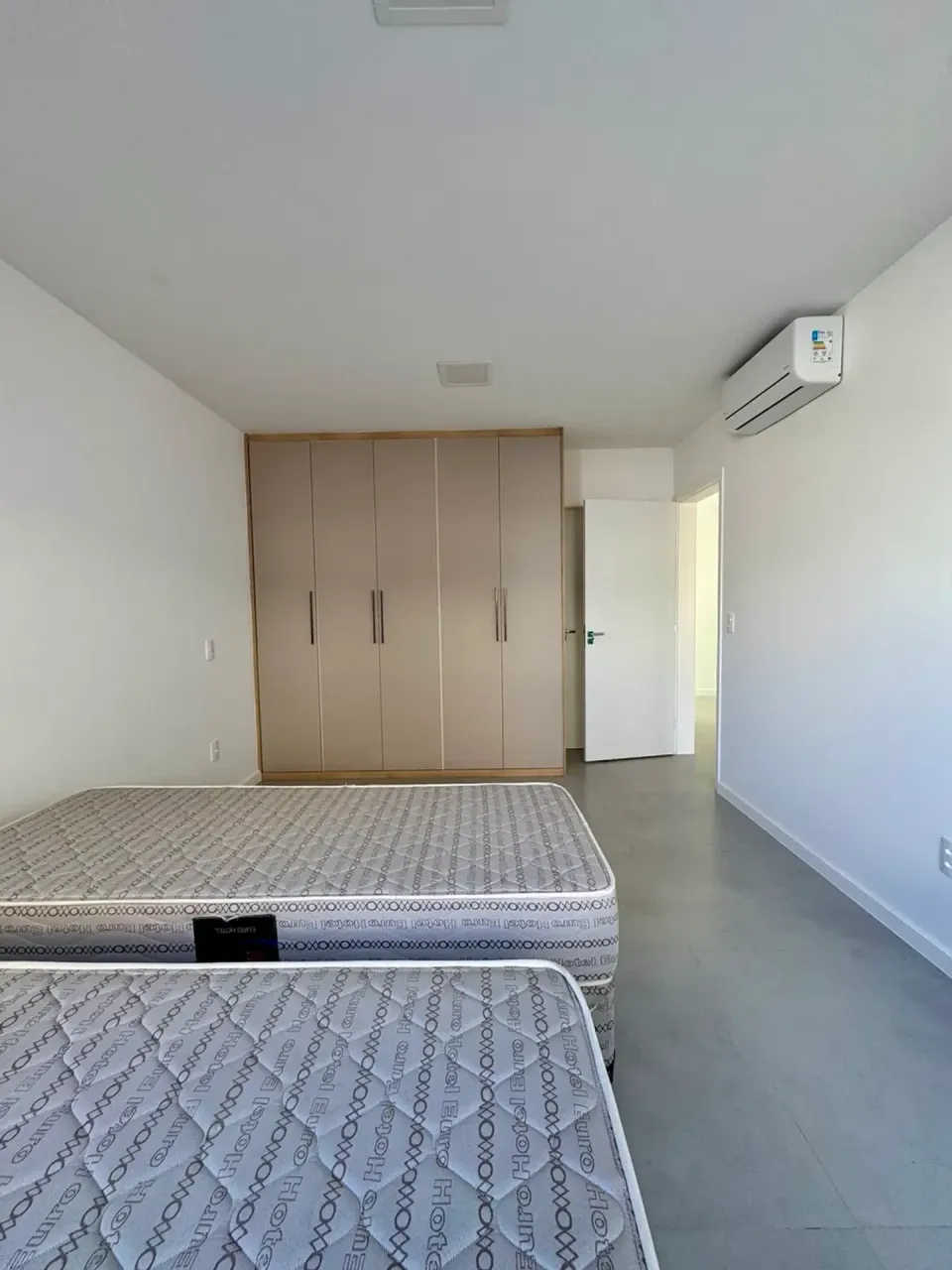 4-bedroom house with open-plan kitchen and 5 bathrooms — photo 5