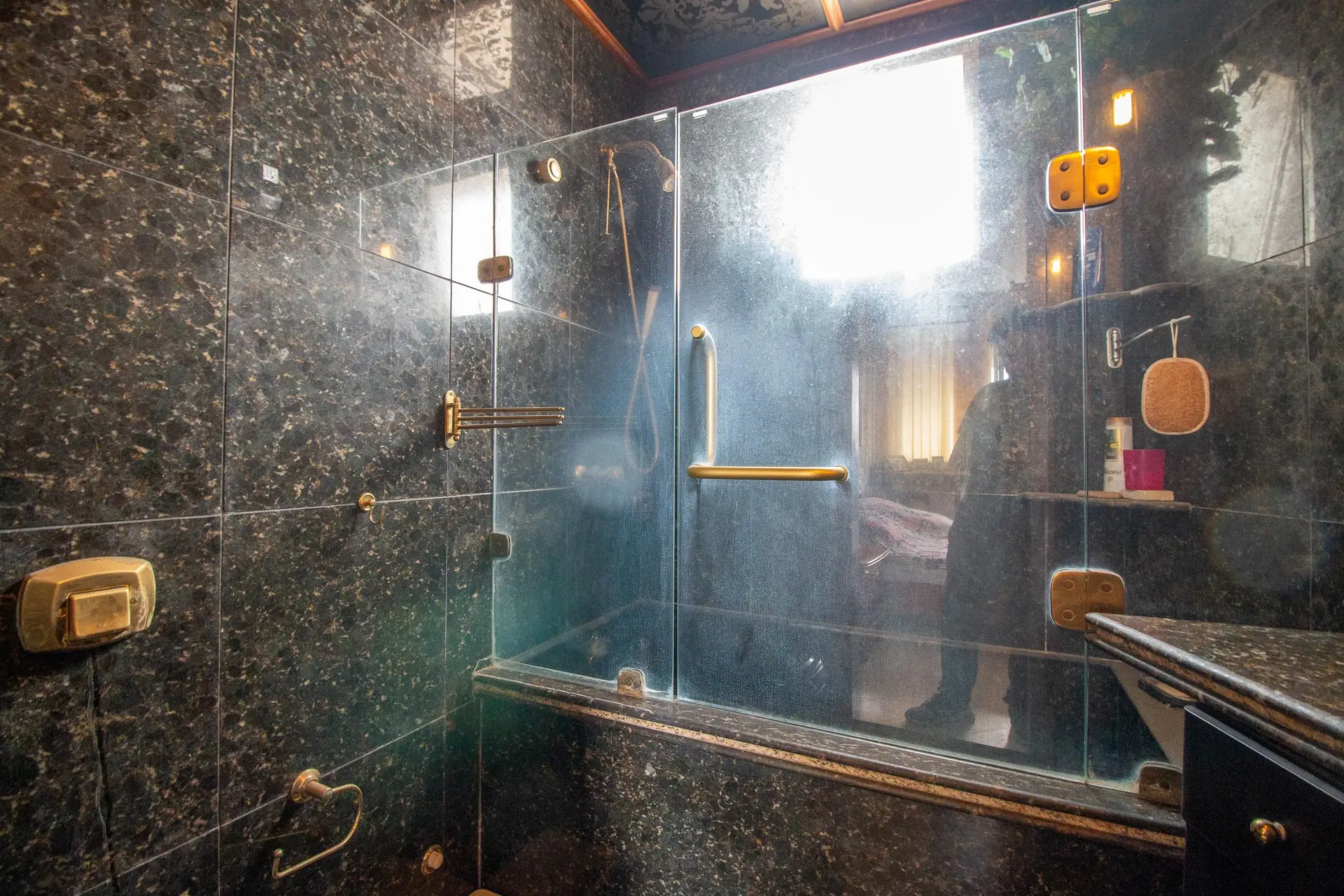 4-bedroom apartment in a building with a sauna — photo 27