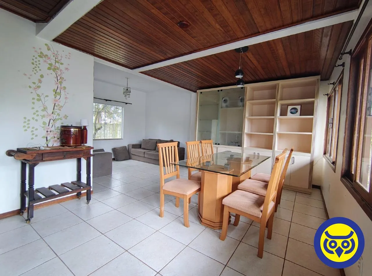 270 m² house with a garden and a washing machine