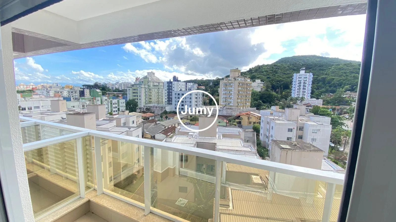 Apartamento de 2 quartos em condomínio com piscina — photo 2