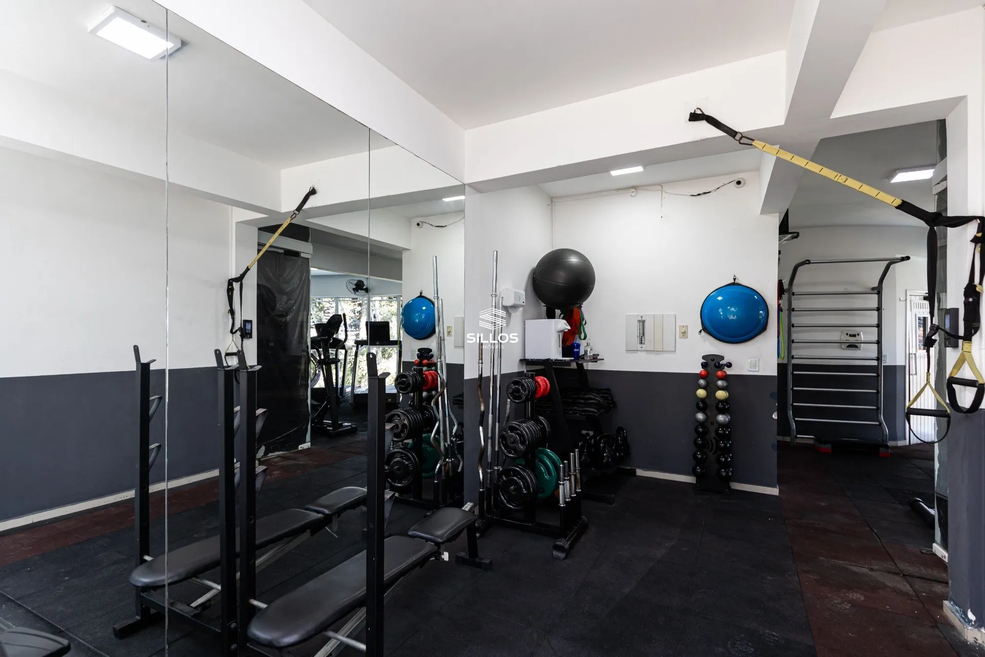 Condominium house with 5 bedrooms and 4 en-suites with balcony — photo 49