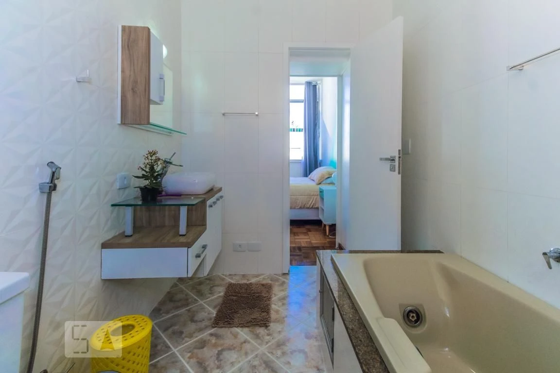 Furnished 4-bedroom apartment with 3 bathrooms — photo 17