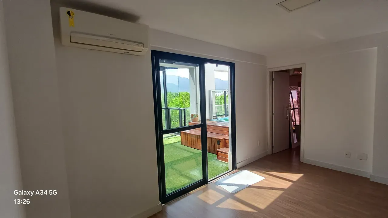 4-bedroom apartment with a mountain view in Rio de Janeiro — photo 17