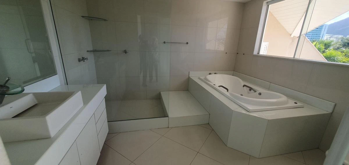 Furnished house with 5 bedrooms and 7 bathrooms — photo 17