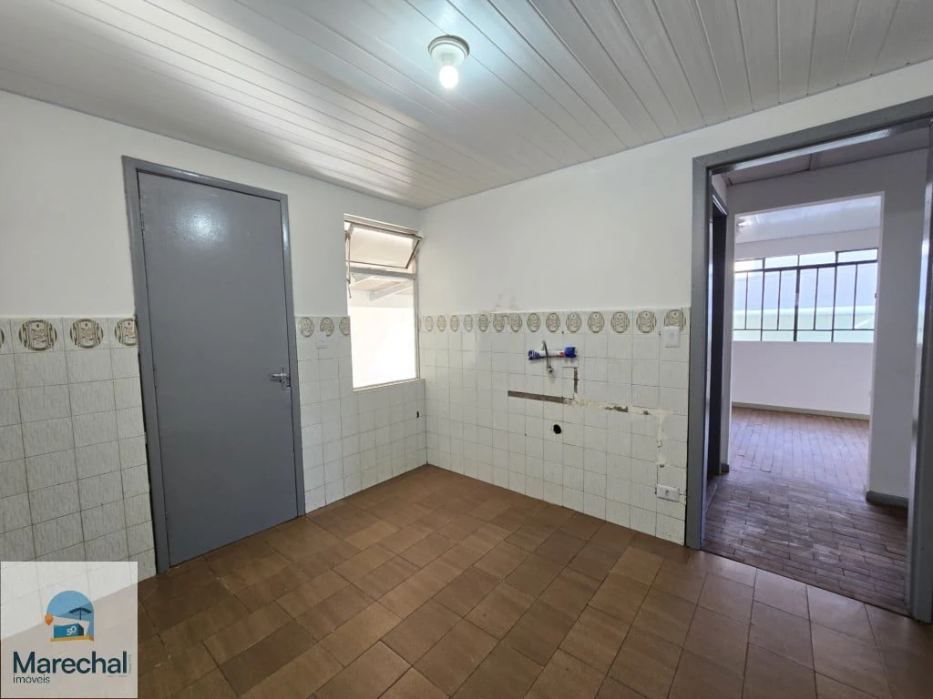 Balcony with a grill in a 2-bedroom house, 110 m² — photo 8
