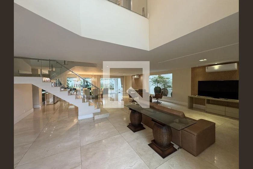 5 quartos e banheira: casa de 1000 m² — photo 22