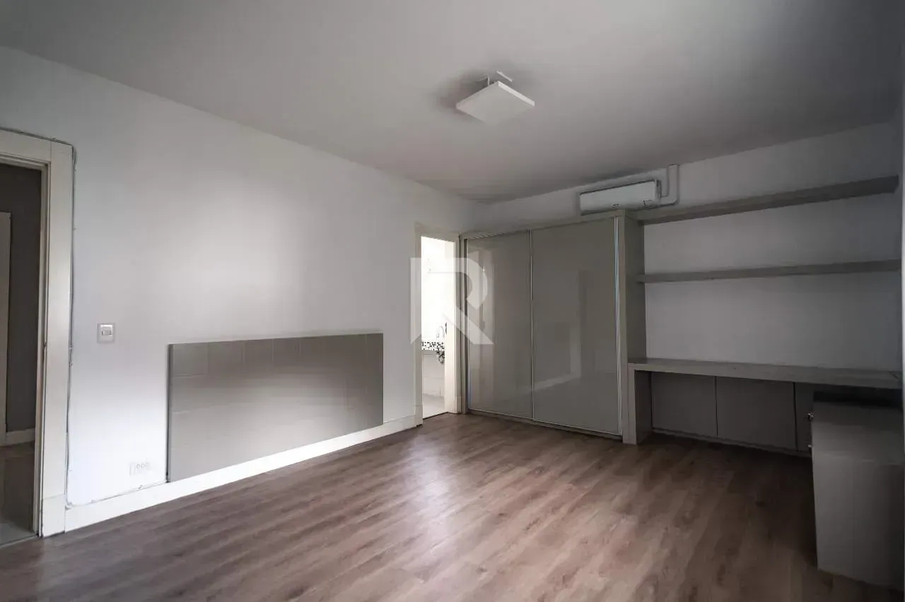 Casa con 4 suites y balcón con parrilla, 464 m² — photo 33