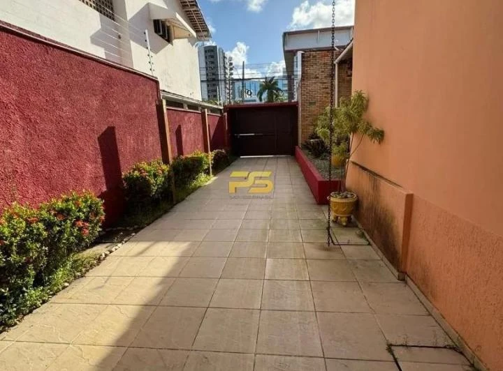Будинок 300 м² з 5 спальнями та грилем на балконі — photo 7