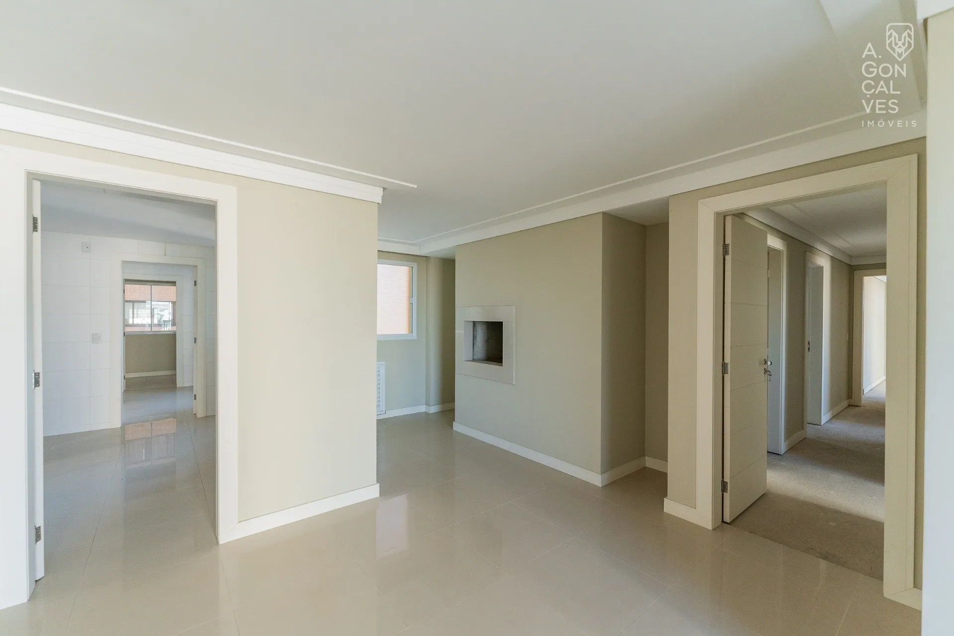 4-bedroom apartment with balcony and 3 parking spaces — photo 17