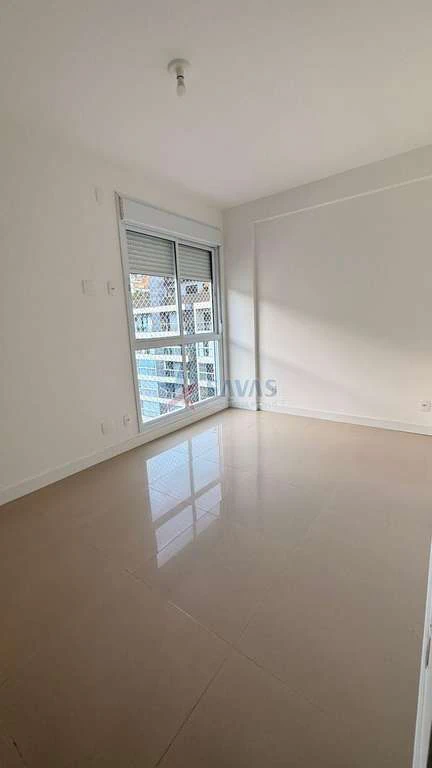 2-bedroom apartment with an en-suite and 2 bathrooms — photo 2
