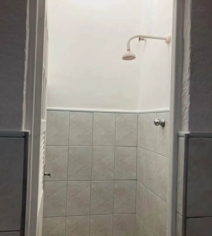 Bathtub in a 2-bedroom apartment, 80 m² — photo 9
