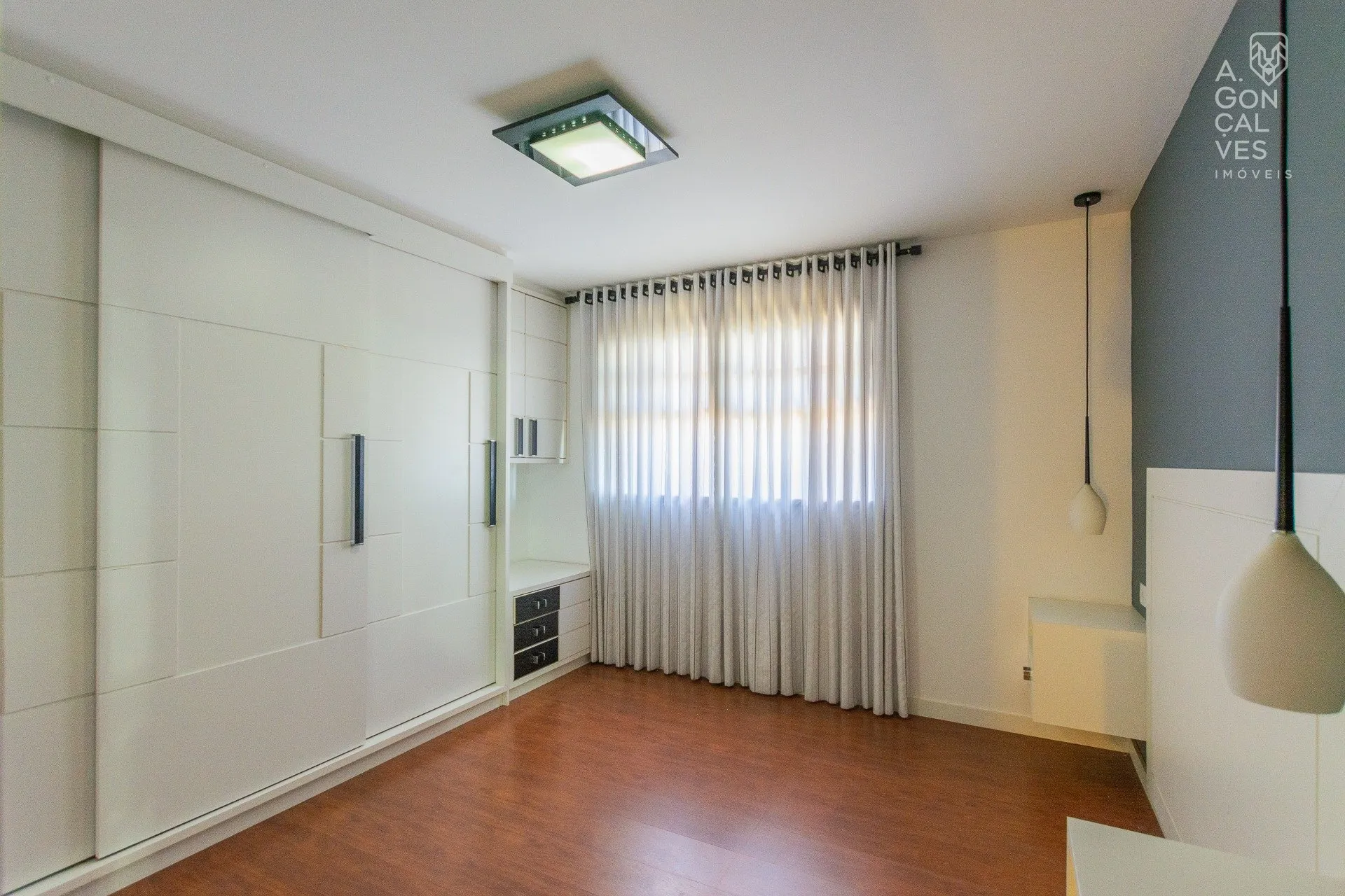 3-bedroom house with a home office — photo 3
