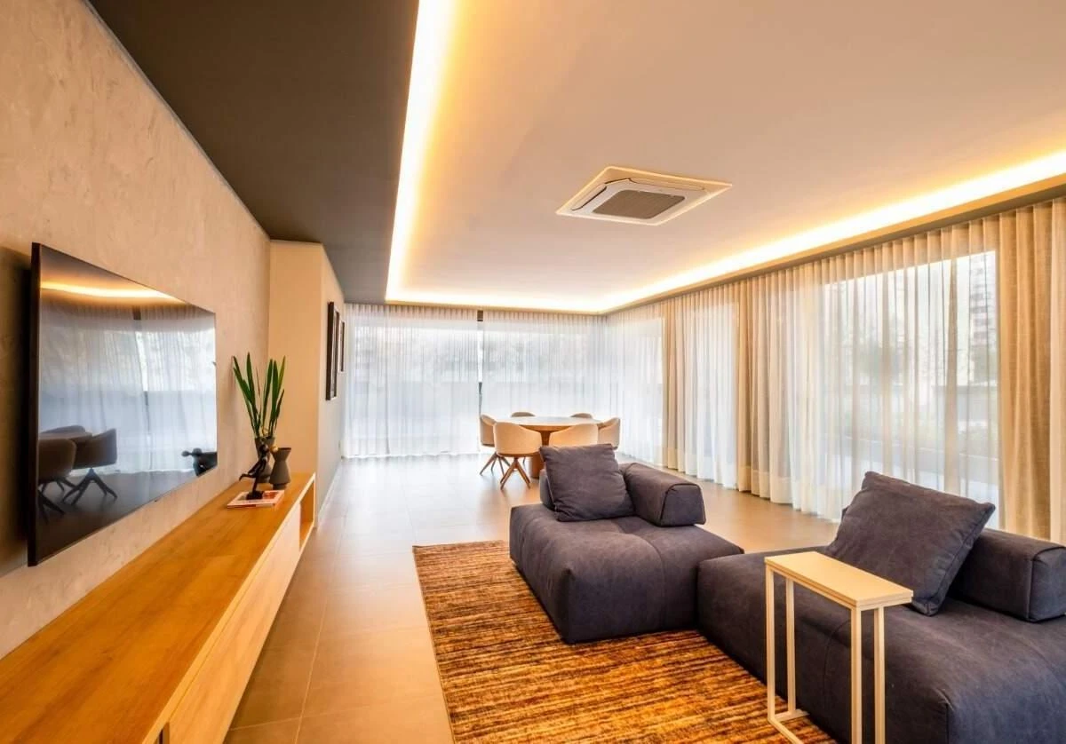 One-bedroom apartment with a grill on the balcony — photo 18