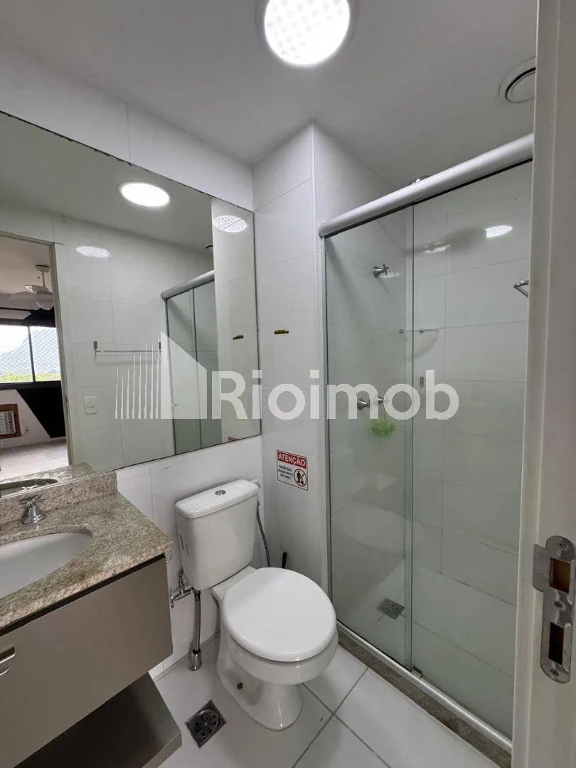 2-bedroom apartment with a mountain view — photo 9