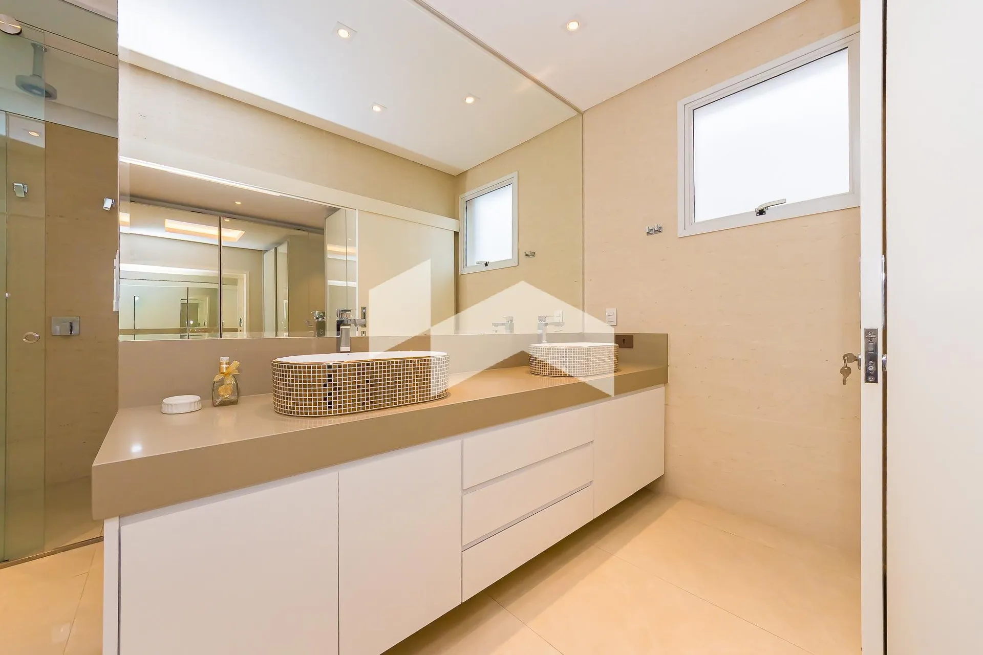 Unfurnished house with 4 en-suite bedrooms and 7 baths — photo 42