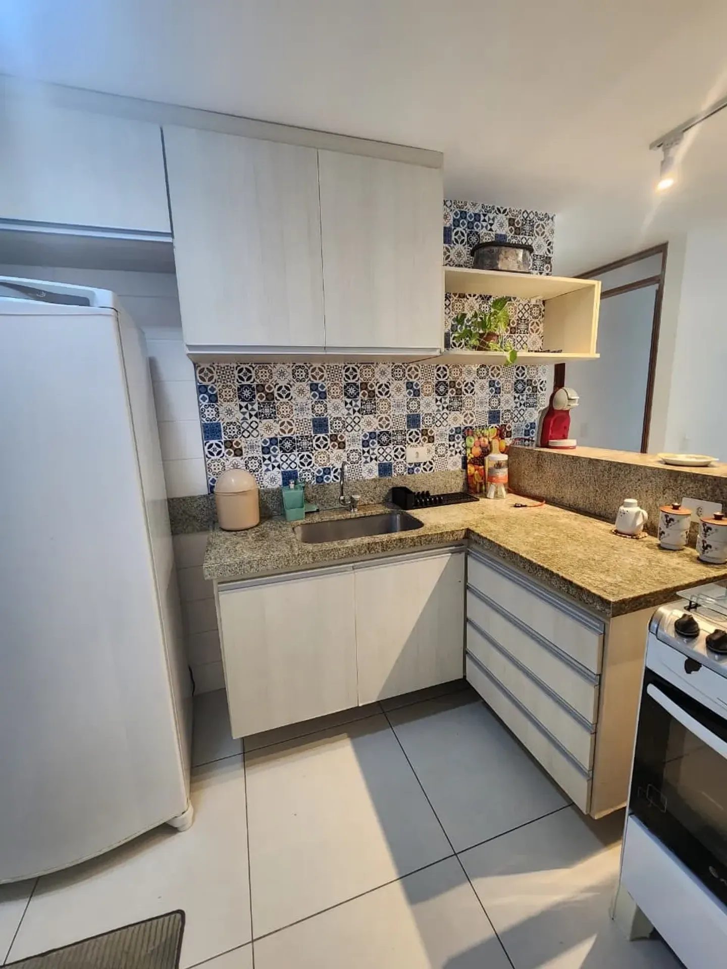 Furnished 2-bedroom apartment with city view — photo 22