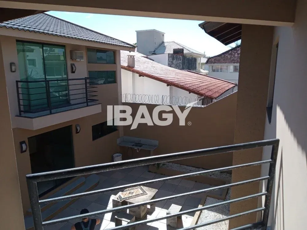 3-bedroom house with 1 suite and a separate kitchen — photo 15