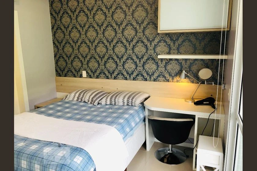 Furnished studio with 1 bedroom and an en-suite bathroom — photo 2