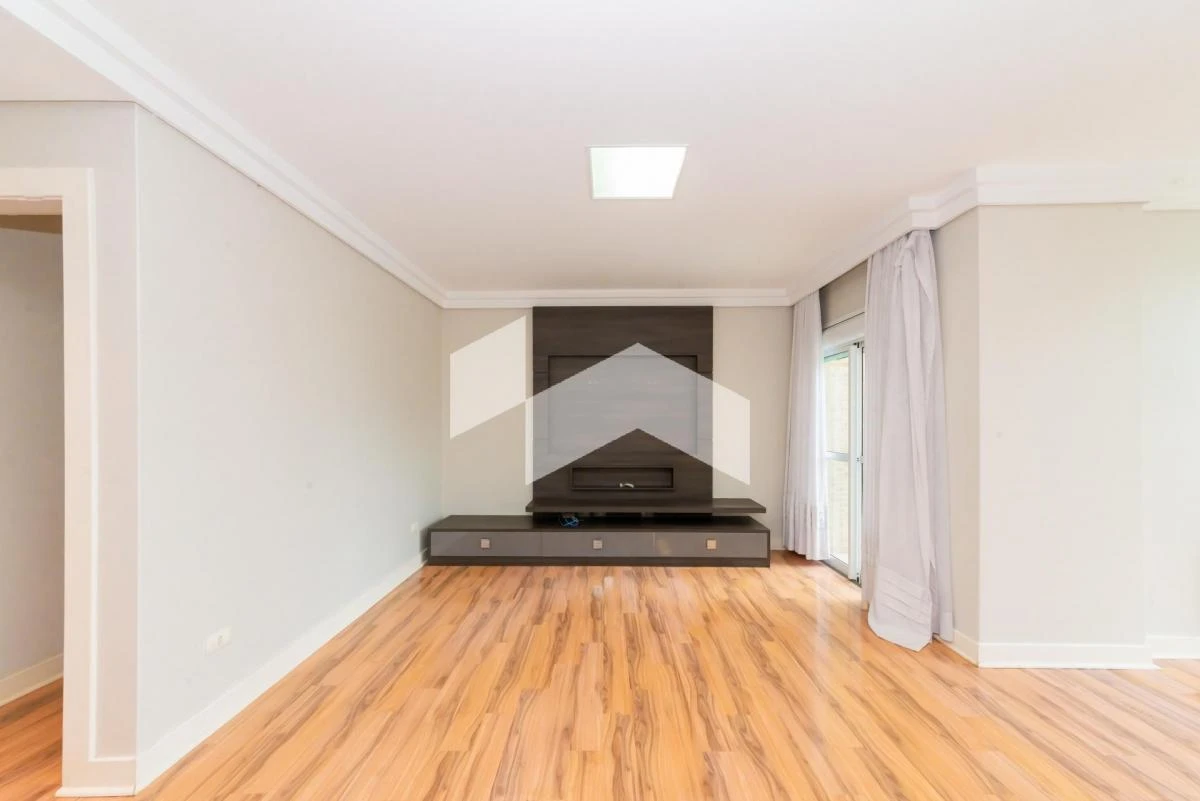3-bedroom apartment in a building with a gym — photo 26