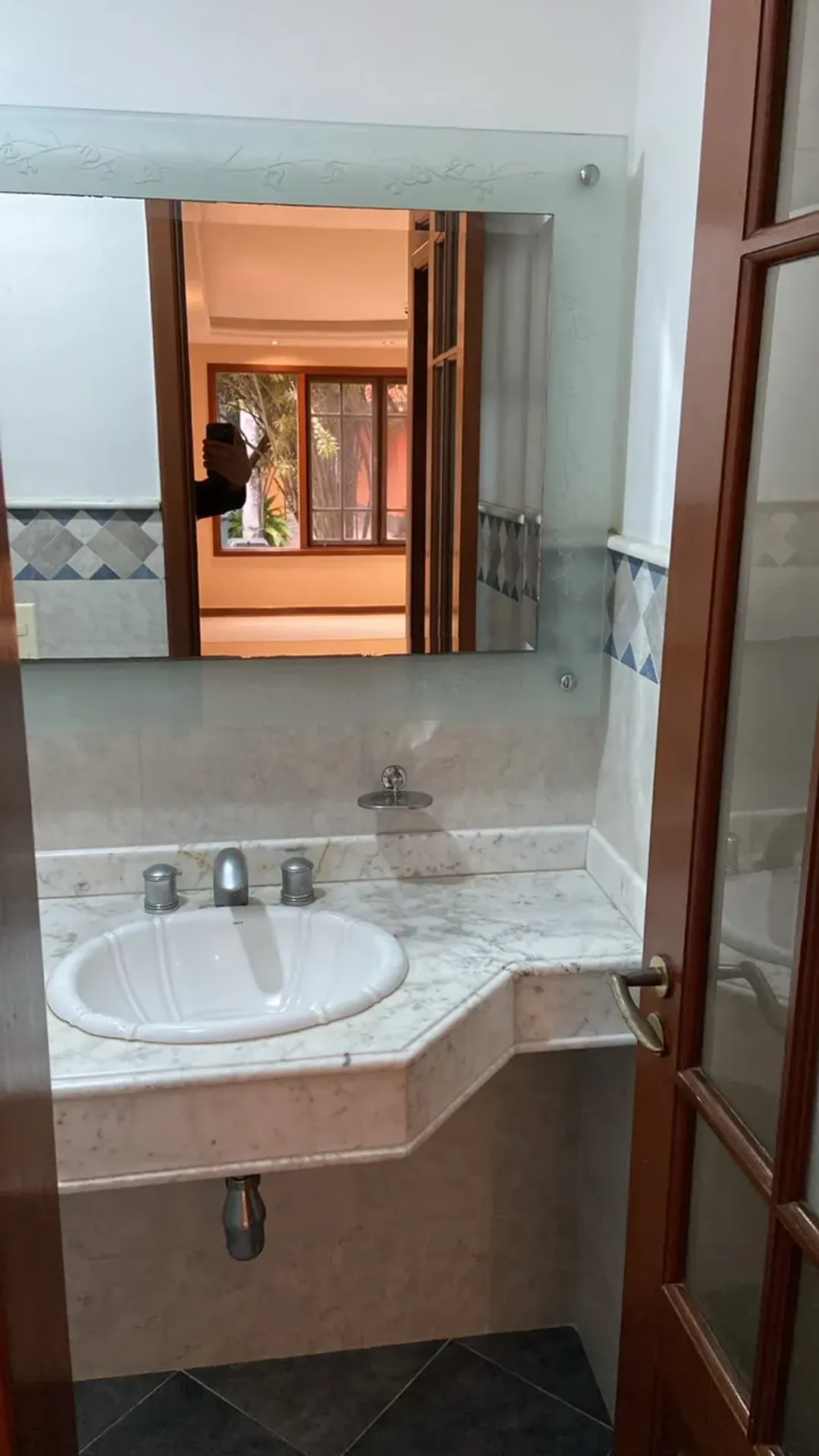 317 m² house with 3 suites, balcony grill and 3 parking — photo 22