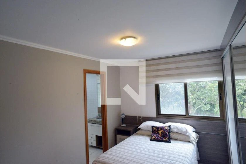 Glass-enclosed balcony in a 4-bedroom apartment, 233 m² — photo 7