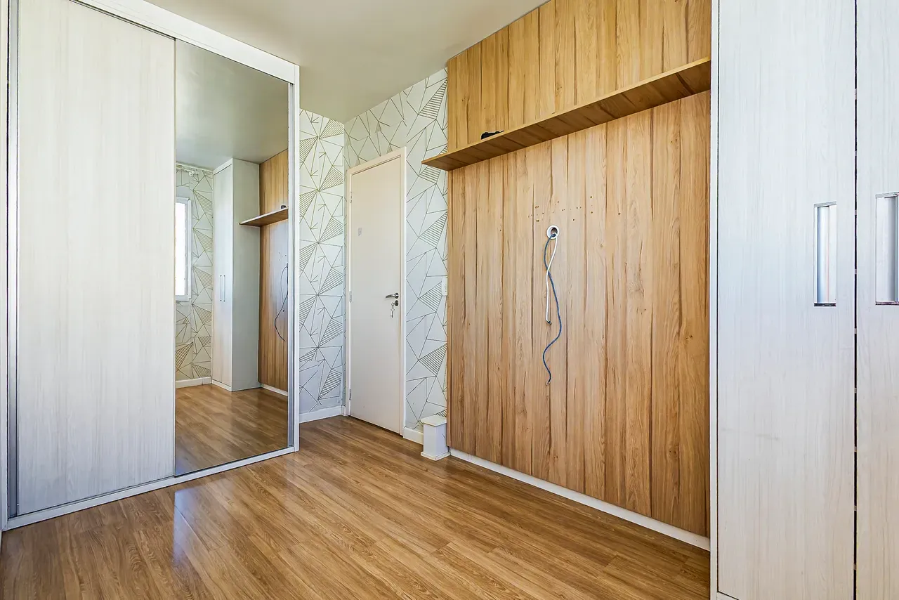 2-bedroom apartment with wood or laminate floors in Curitiba — photo 25
