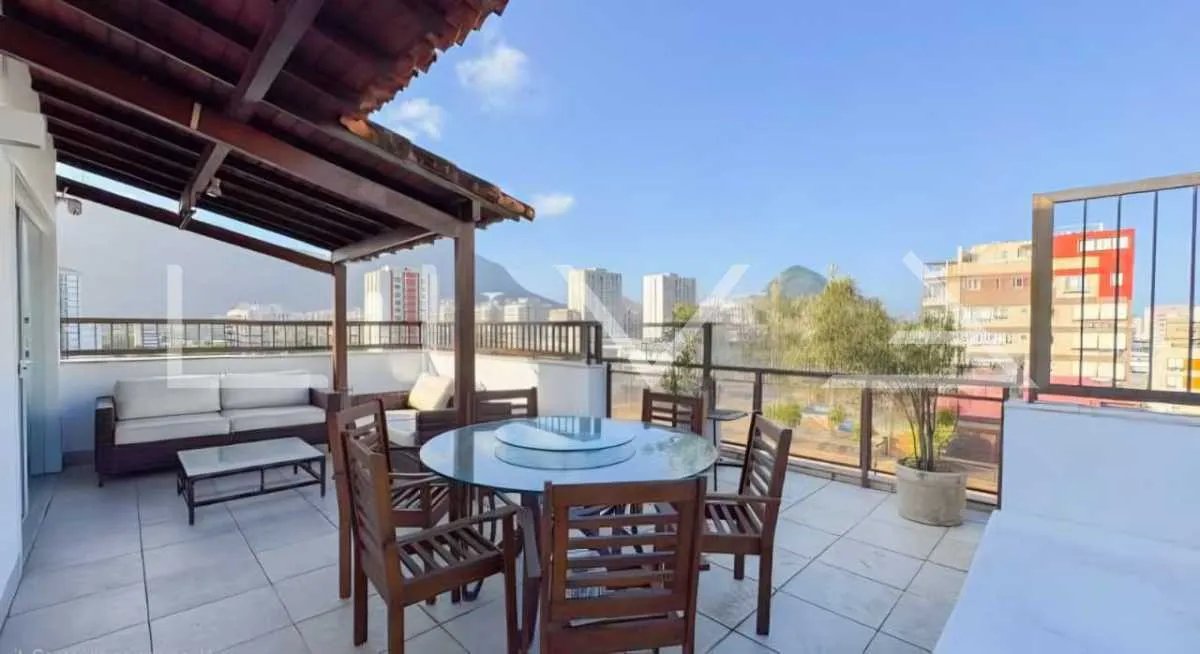 4-bedroom apartment with a grill on the balcony