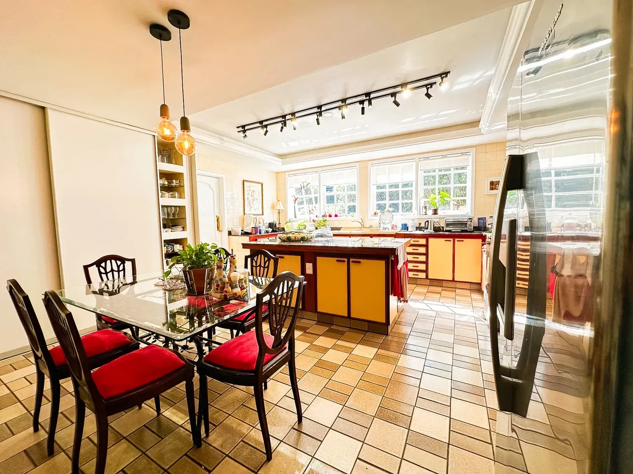 Furnished house with 4 bedrooms and 2993 m², 3 en-suites — photo 30