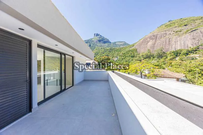 Casa com 5 quartos e 5 banheiros, com cozinha integrada — photo 30