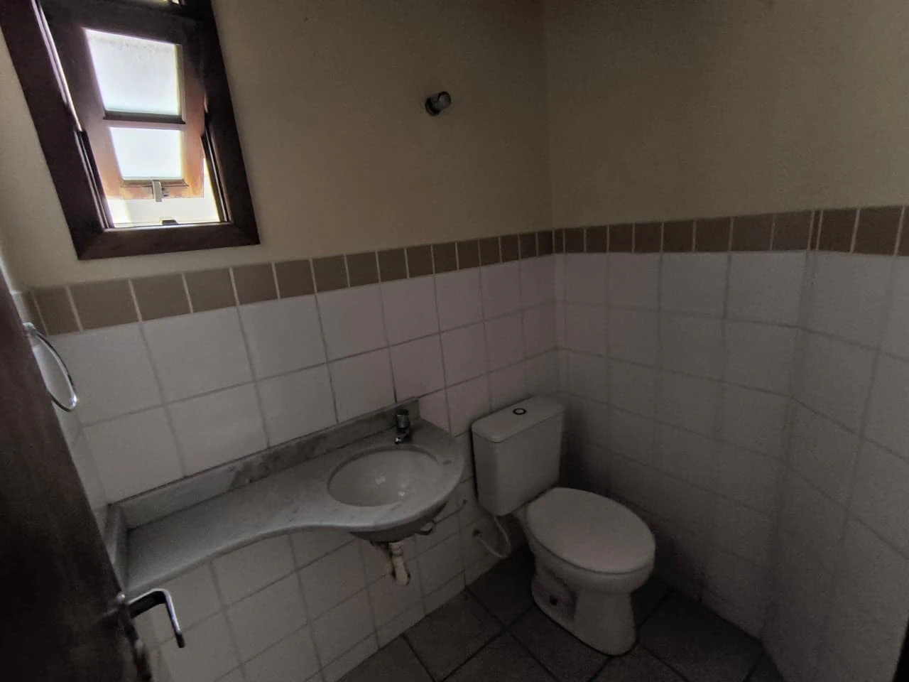 3-bedroom house with a walk-in closet in Curitiba — photo 10