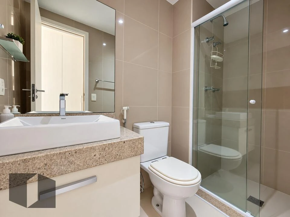 Bathtub in a 4-bedroom apartment, 226 m² — photo 26