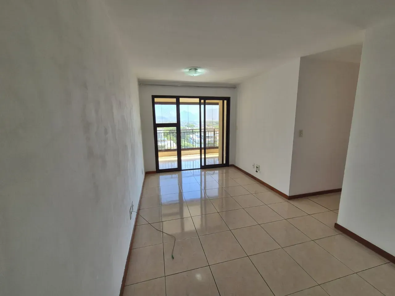 4-bedroom apartment with 2 bathrooms and glass balcony — photo 6